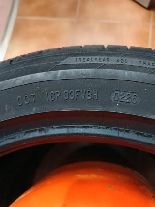Neumáticos Continental 215/50 R 18 92W