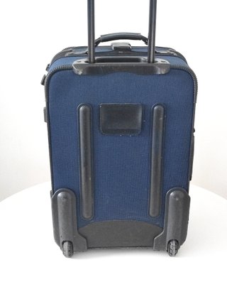 Maleta de viaje azul con ruedas