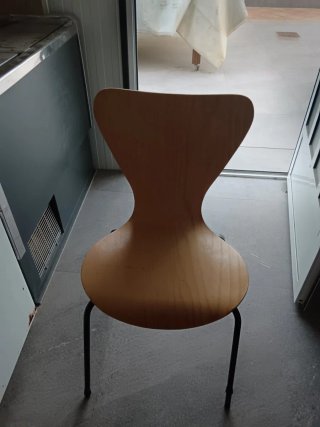 Sillas de madera y metal