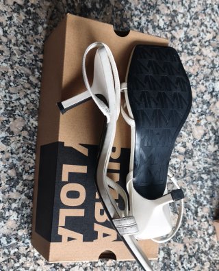 Sandalias Mango Tiras Tacón Kitten crema