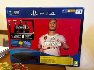 PS4 1TB + 7 Juegos + 2 Mandos + Base