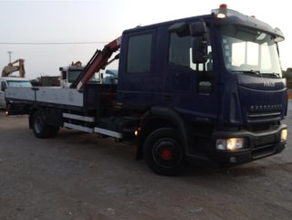 IVECO EUROCARGO 120E18 DOBLE CABINA,CON PLUMA