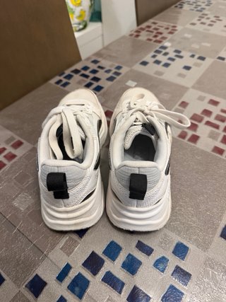 Deportivas Puma Blancas y Negras