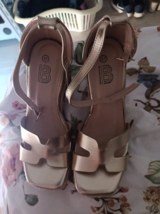 Espardeñas doradas talla 37,nuevas sin usar!!