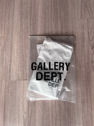 Camiseta Gallery Dept.