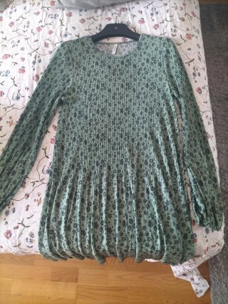 Vestido verde estampado floral manga larga