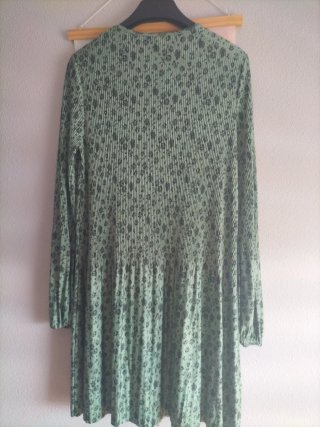 Vestido verde estampado floral manga larga