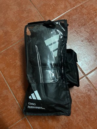 Guantes de Boxeo Adidas Negros y saco nuevos