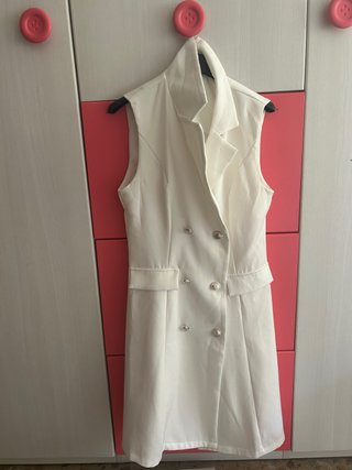 Vestido blanco tipo blazer sin mangas