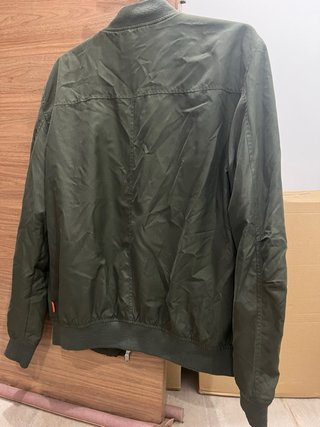 Chaqueta Bomber Verde Bershka Talla L