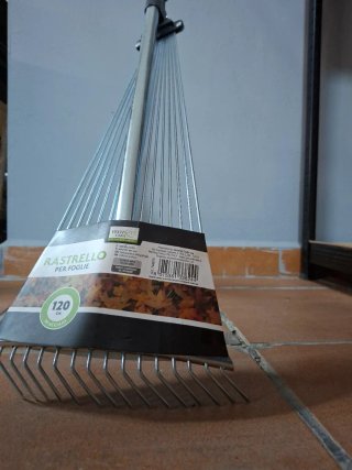 Rastrillo de jardín extensible 120 cm