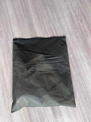 Camiseta Essentials Gris