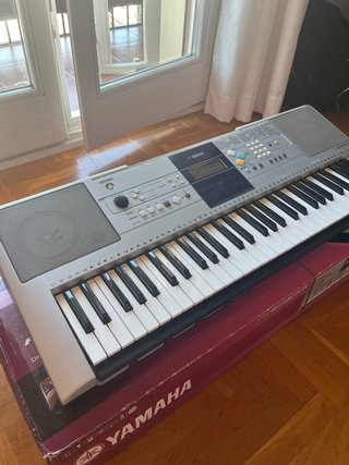 Teclado Yamaha PSR E323