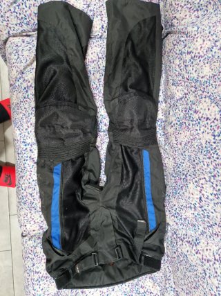 Pantalones Kangroute Negro y Azul