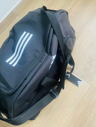 Bolsa deportiva Adidas a estrenar