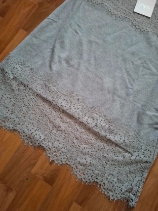 Vestido Zara gris con encaje