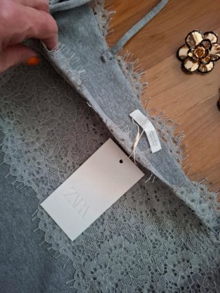 Vestido Zara gris con encaje