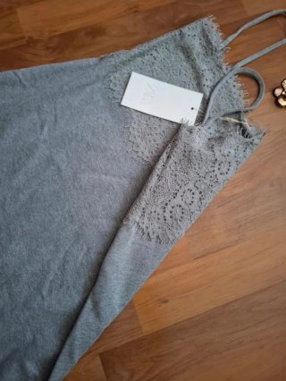 Vestido Zara gris con encaje