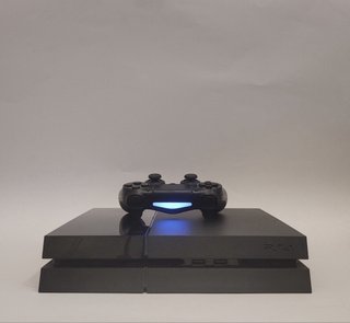 Consola PS4 con 1 mando