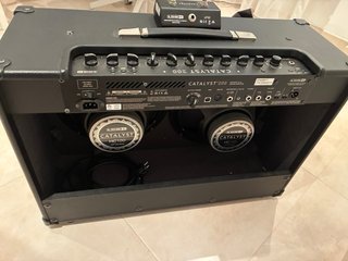 Line 6 Catalyst 200 + Pedal + Funda