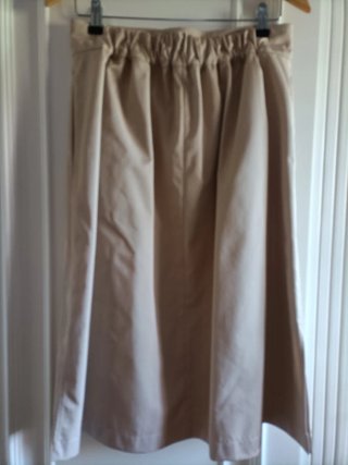 Falda Zara Beige con Lazo Negro