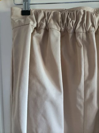 Falda Zara Beige con Lazo Negro