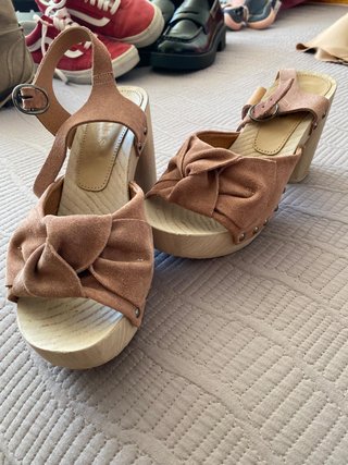 Consegna di scarpe