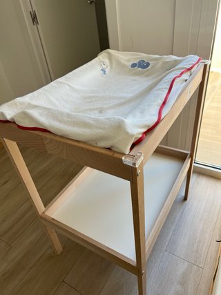 Cambiador de bebé de madera Ikea