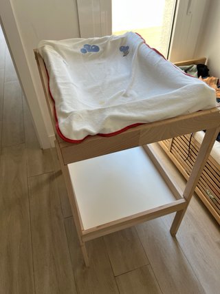 Cambiador de bebé de madera Ikea