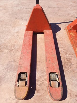 2 Transpaletas Manuales 2.500 kg