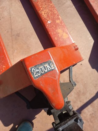 2 Transpaletas Manuales 2.500 kg
