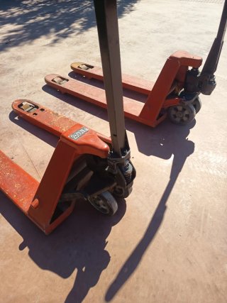 2 Transpaletas Manuales 2.500 kg