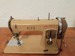 Máquina de coser Alfa