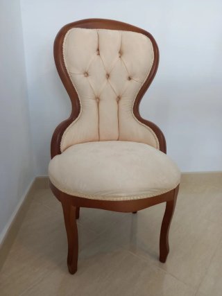 Silla Descalzadora Clásica Beige y Madera