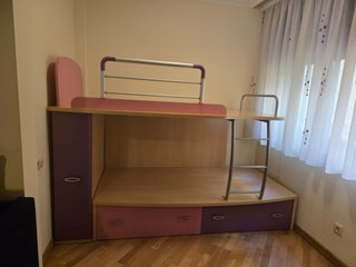 Litera infantil con armario, cajones y colchones