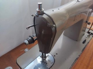Máquina de coser Alfa vintage
