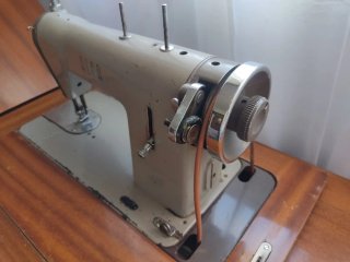 Máquina de coser Alfa vintage