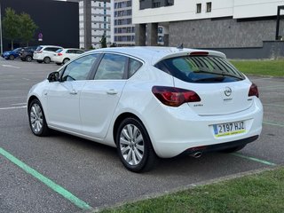 Opel Astra J Turbo 1.4 automático 2012, 106000 km