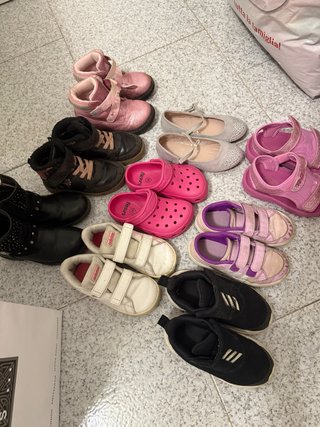 Lotto scarpe bimba n. 26