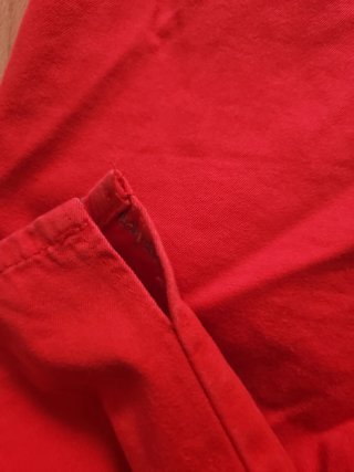 Pantalón vaquero JOOP rojo talla 42 alemana.