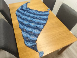 Chal asimétrico crochet azul