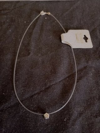 Collar gargantilla con colgante