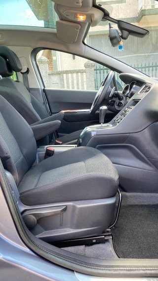 Peugeot 5008 2012
