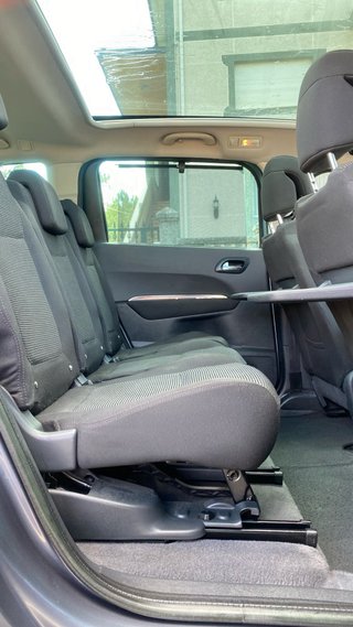 Peugeot 5008 2012