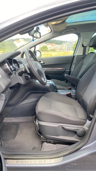 Peugeot 5008 2012