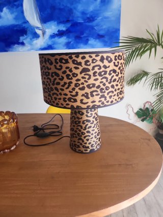 Lámpara de mesa estampado leopardo