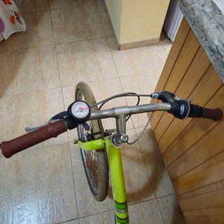 Bicicleta de ciudad verde para niño/a