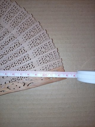 Abanico chino madera calada sándalo