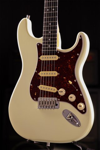 Guitarra Eléctrica Patina PS3-OW Olimp White Nitro