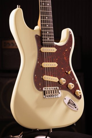Guitarra Eléctrica Patina PS3-OW Olimp White Nitro